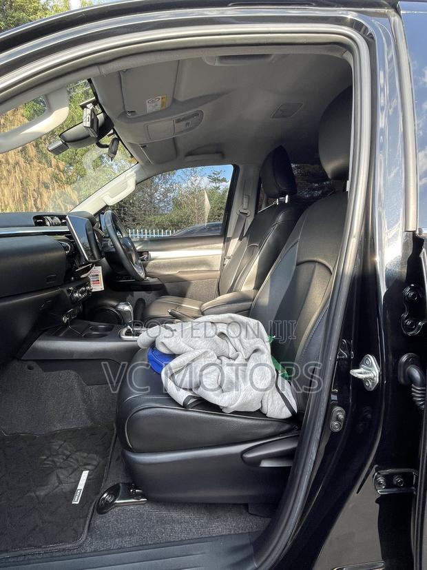 Toyota Hilux Revo Double Cab Deisel 2.4 RWD 2021 Black