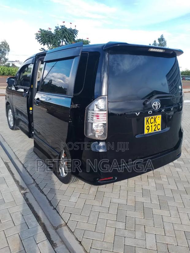 Toyota Voxy X 2WD 8-Seater 2009 Black