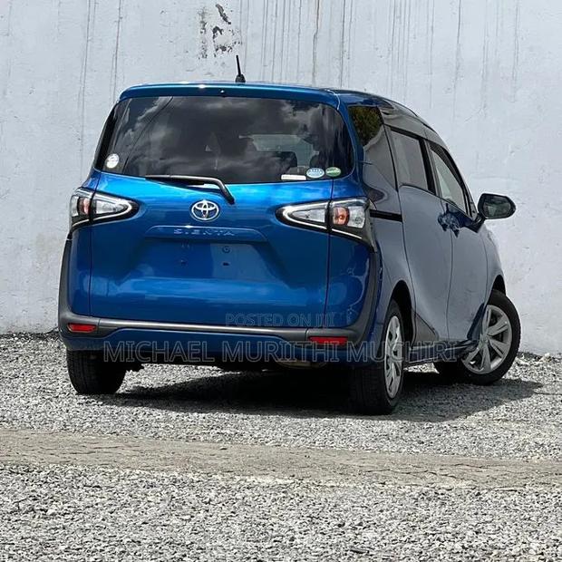 Toyota Sienta 2019 Blue
