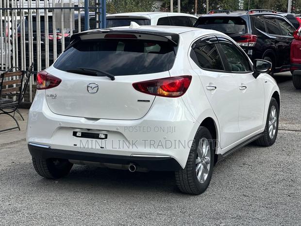 Mazda 2 2021 Pearl