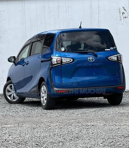 Toyota Sienta 2019 Blue