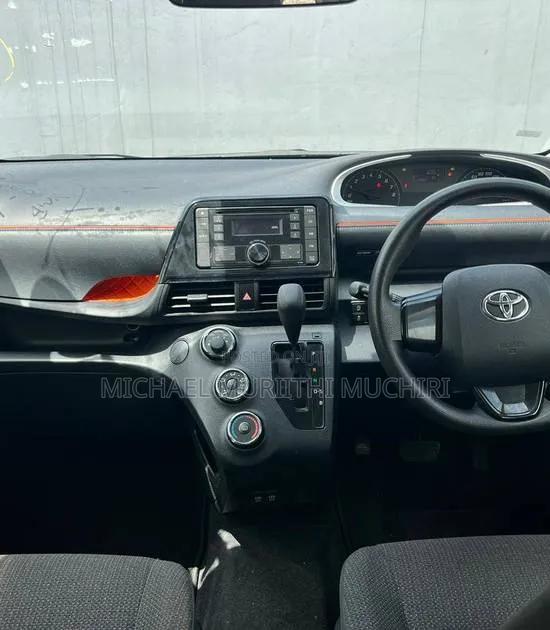 Toyota Sienta 2019 Blue