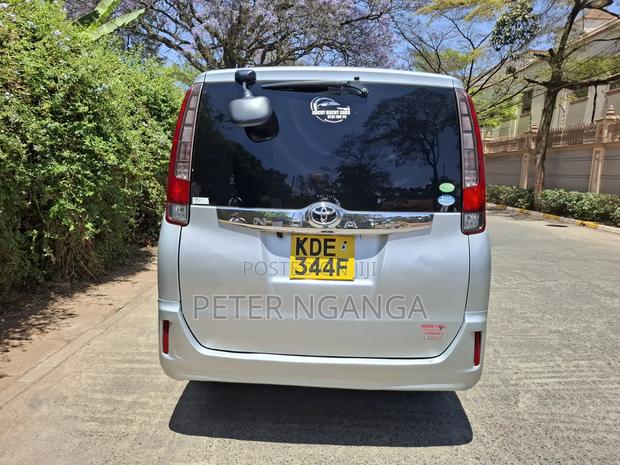 Toyota Noah 2015 Gray
