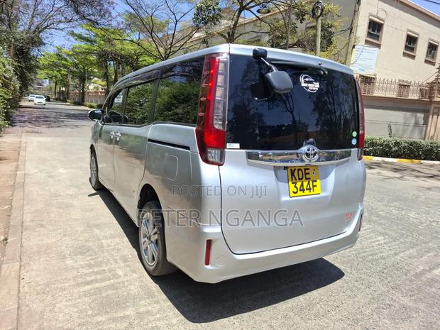 Toyota Noah 2015 Gray