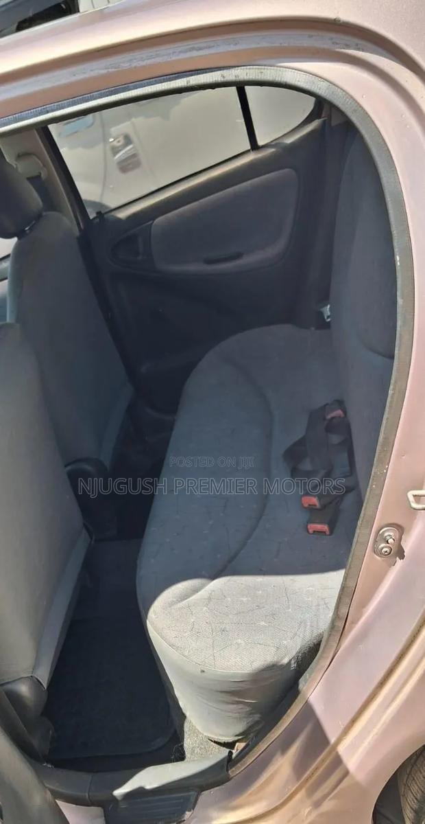 Toyota Vitz 2000 Pink