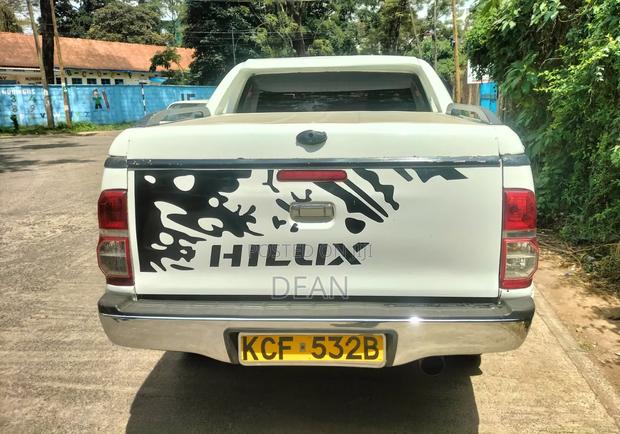 Toyota Hilux 2009 White