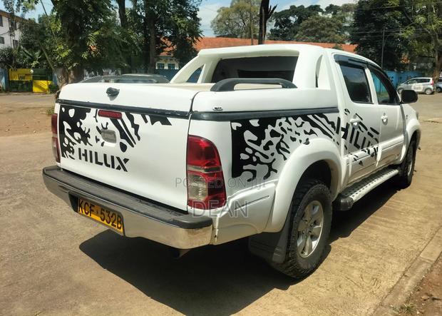 Toyota Hilux 2009 White