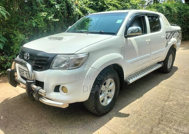 Toyota Hilux 2009 White