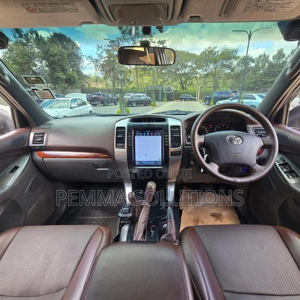 Toyota Land Cruiser 2006 Gray