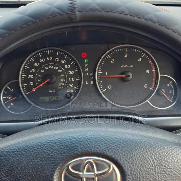 Toyota Land Cruiser 2006 Gray