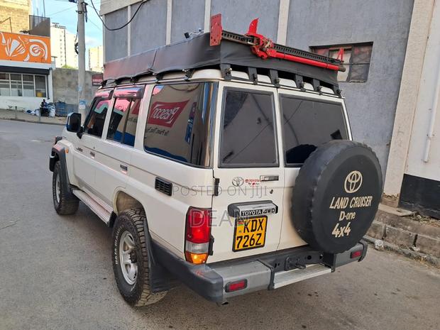 Toyota Land Cruiser 2012 White
