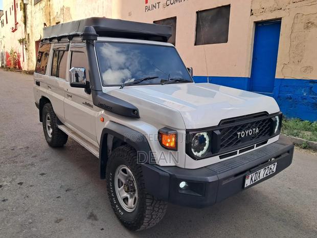 Toyota Land Cruiser 2012 White