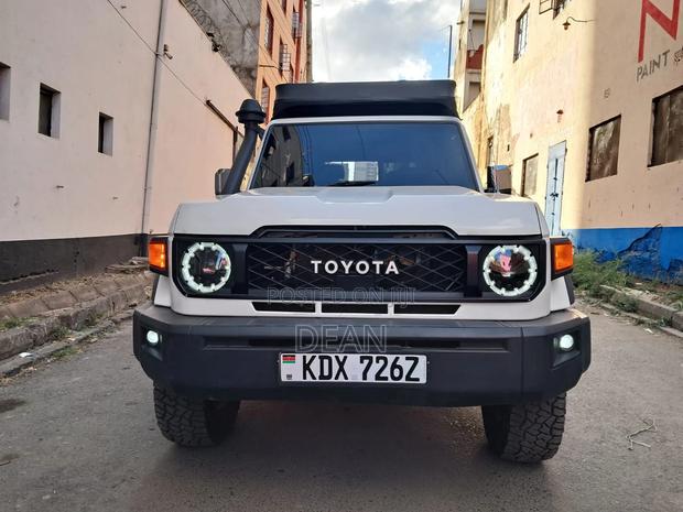 Toyota Land Cruiser 2012 White