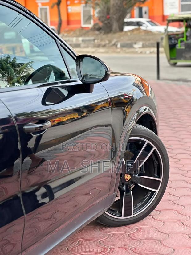 Porsche Cayenne Base AWD 2020 Black