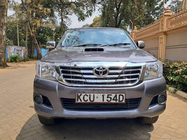Toyota Hilux 2011 Gray