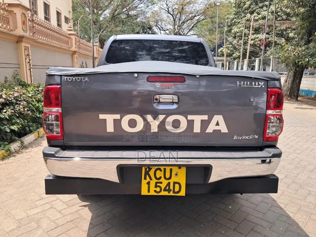 Toyota Hilux 2011 Gray