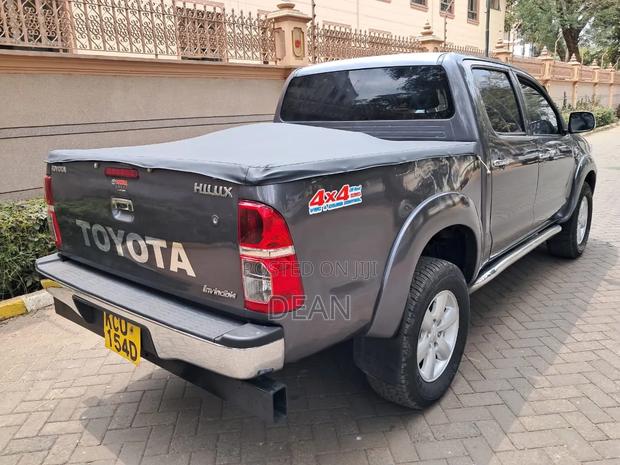 Toyota Hilux 2011 Gray