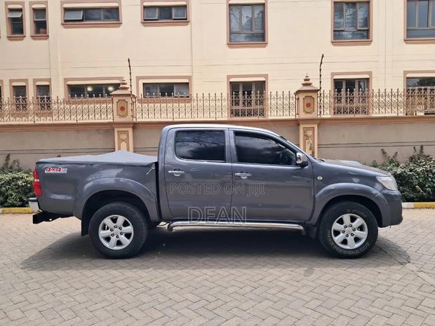 Toyota Hilux 2011 Gray