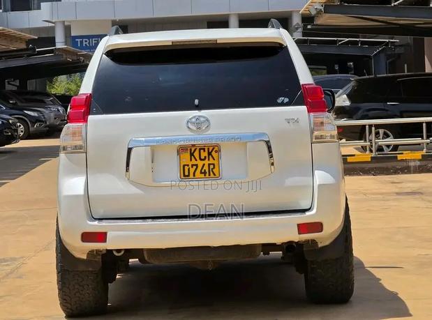 Toyota Land Cruiser Prado 2009 White