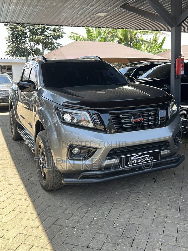 Nissan Navara 2021 Gray