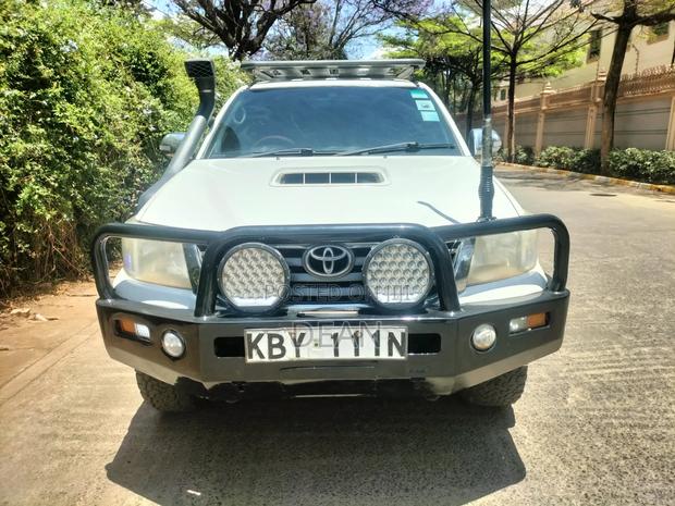 Toyota Hilux 2013 White