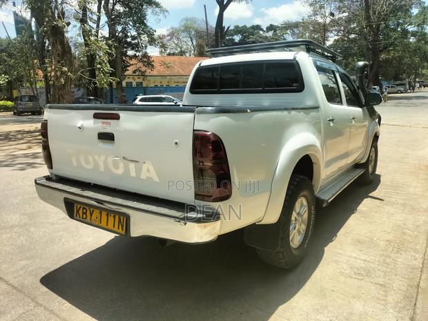 Toyota Hilux 2013 White