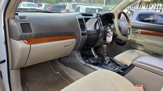Toyota Land Cruiser Prado 2006 White