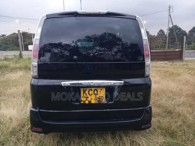 Nissan Serena 2011 Black