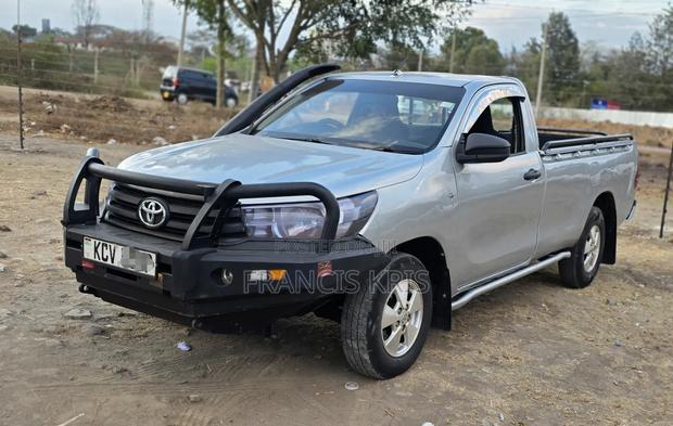 Toyota Hilux 2019 Silver