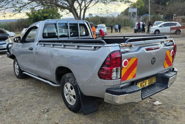 Toyota Hilux 2019 Silver