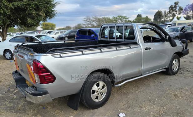 Toyota Hilux 2019 Silver