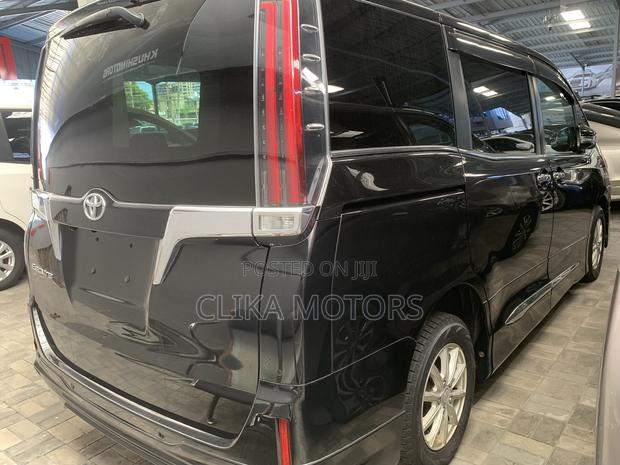 Toyota Esquire 2.0 AWD (7 seater) 2019 Black