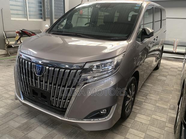 Toyota Esquire 1.8 FWD Hybrid (7 seater) 2019 Ivory