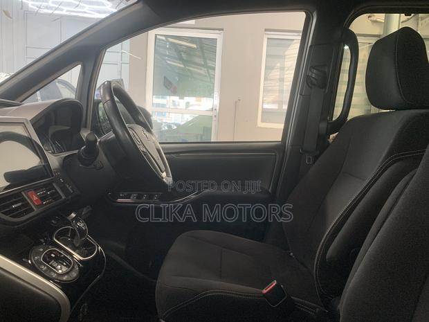 Toyota Esquire 1.8 FWD Hybrid (7 seater) 2019 Ivory