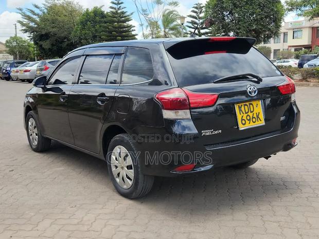 Toyota Corolla Fielder 1.5 Hybrid FWD 2015 Black