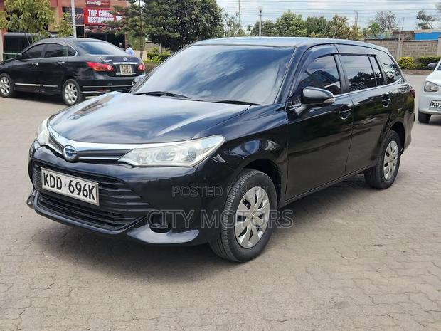 Toyota Corolla Fielder 1.5 Hybrid FWD 2015 Black