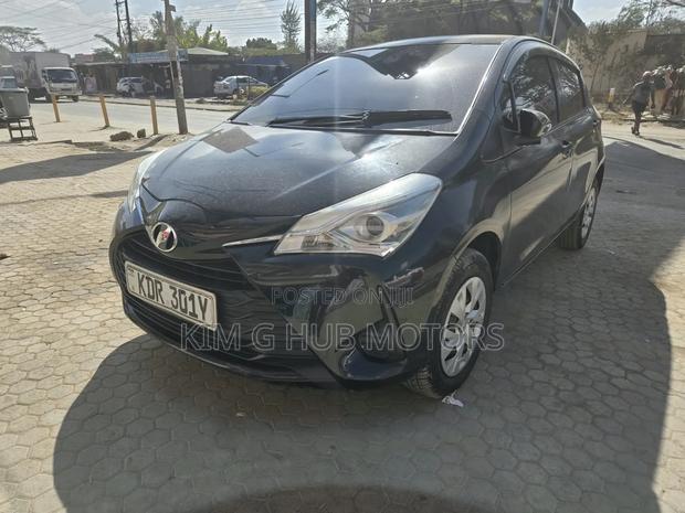 Toyota Vitz 1.3 FWD 5dr 2017 Black