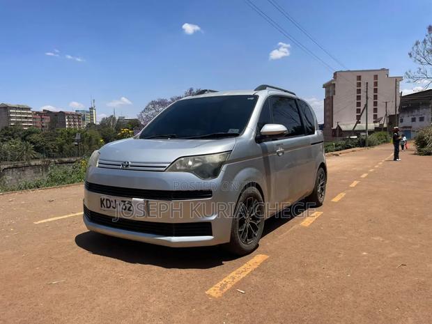 Toyota Spade 2015 Silver