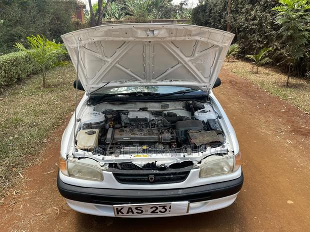 Toyota Corolla 1998 White