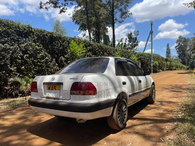 Toyota Corolla 1998 White