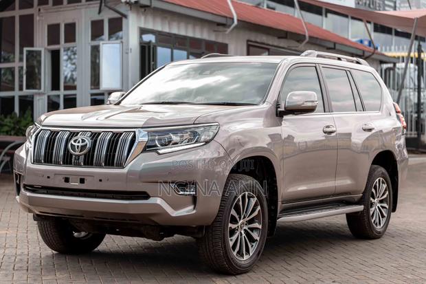 Toyota Land Cruiser Prado 2.8 2022 Gold