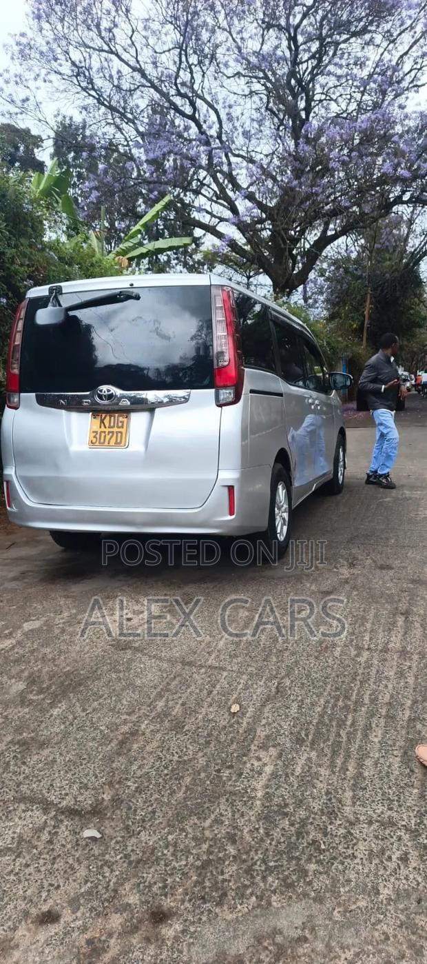 Toyota Noah 2015 Silver