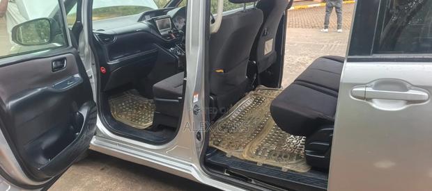 Toyota Noah 2015 Silver