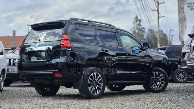 Toyota Land Cruiser Prado 2.8 2020 Black