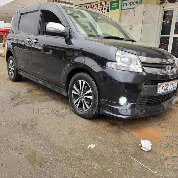 Toyota Sienta 1.5 FWD 2015 Black