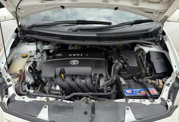 Toyota Auris 2010 White