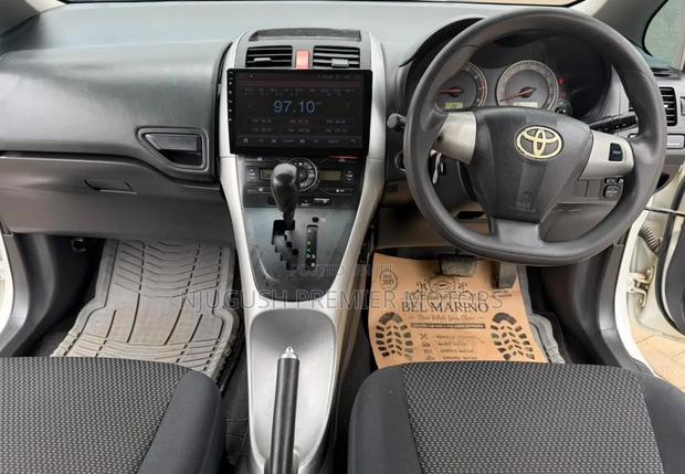 Toyota Auris 2010 White