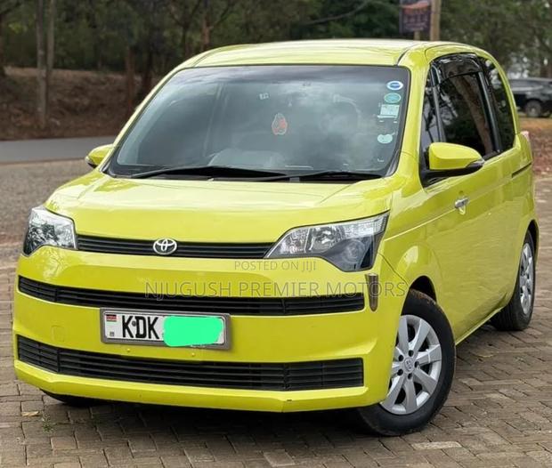 Toyota Spade 2015 Yellow