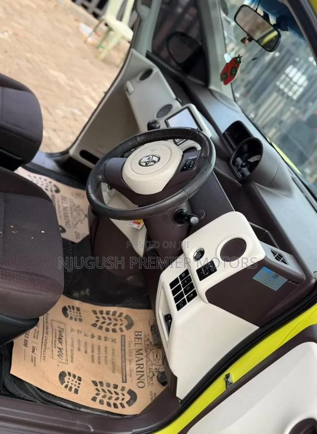 Toyota Spade 2015 Yellow