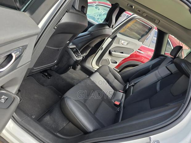 Volvo XC60 2019 White
